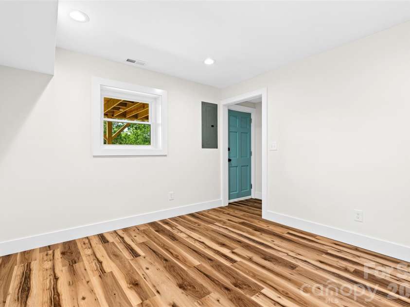 155 Oak Terrace, Arden, NC 28704.  MLS# CAR4411955, YatesRealty ID 42555. 
