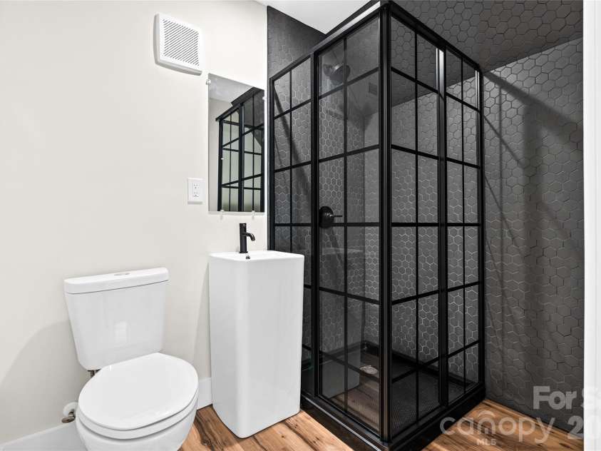 155 Oak Terrace, Arden, NC 28704.  MLS# CAR4411955, YatesRealty ID 42555. 