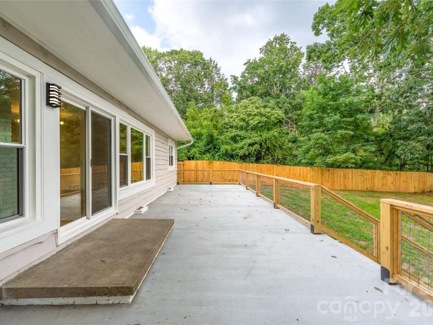 155 Oak Terrace, Arden, NC 28704.  MLS# CAR4411955, YatesRealty ID 42555. 