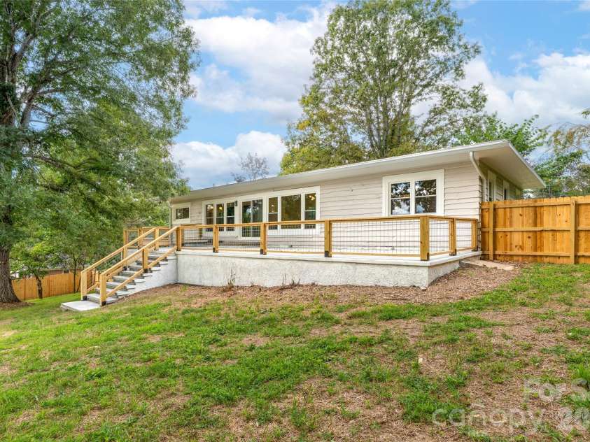 155 Oak Terrace, Arden, NC 28704.  MLS# CAR4411955, YatesRealty ID 42555. 