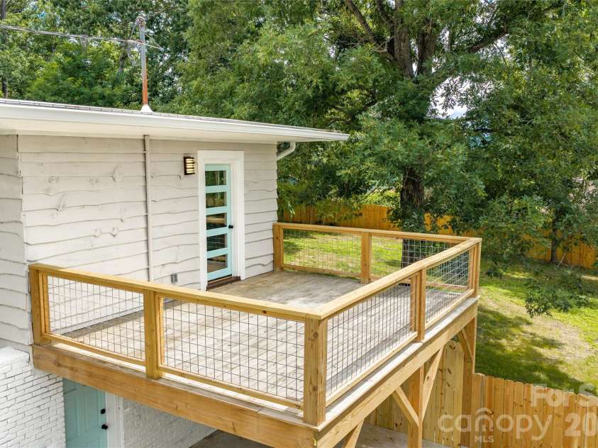 155 Oak Terrace, Arden, NC 28704.  MLS# CAR4411955, YatesRealty ID 42555. 