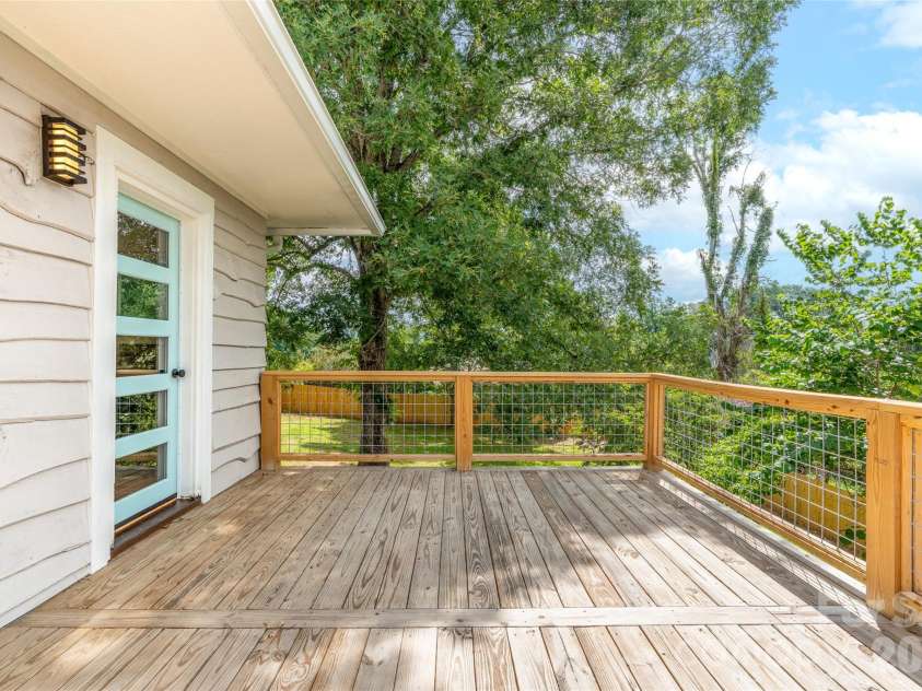 155 Oak Terrace, Arden, NC 28704.  MLS# CAR4411955, YatesRealty ID 42555. 