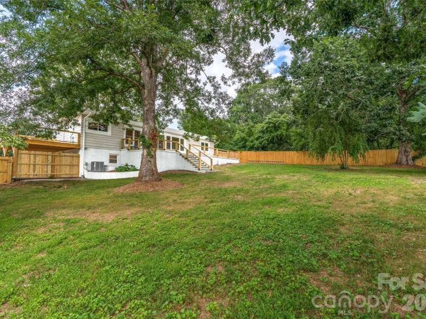 155 Oak Terrace, Arden, NC 28704.  MLS# CAR4411955, YatesRealty ID 42555. 
