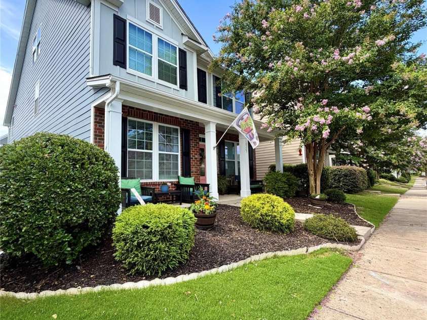 16523 Landen Forest Lane, Davidson, NC 28036.  MLS# CAR4407830, YatesRealty ID 42556. 