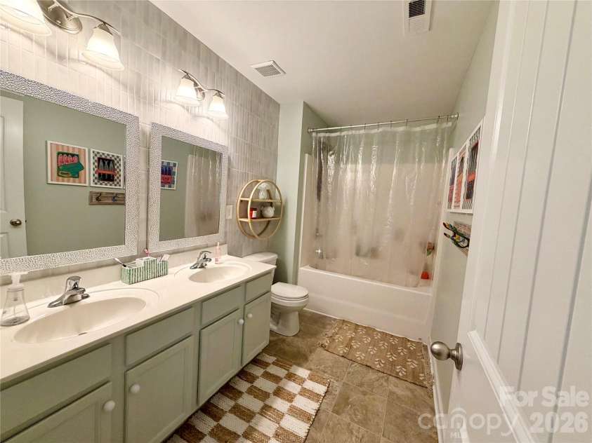 16523 Landen Forest Lane, Davidson, NC 28036.  MLS# CAR4407830, YatesRealty ID 42556. 