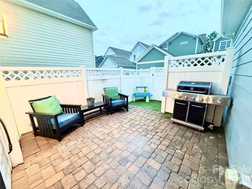 16523 Landen Forest Lane, Davidson, NC 28036.  MLS# CAR4407830, YatesRealty ID 42556. 