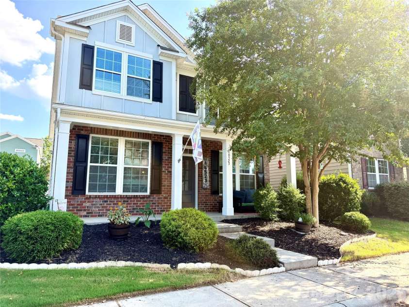 16523 Landen Forest Lane, Davidson, NC 28036.  MLS# CAR4421792, YatesRealty ID 42556. 