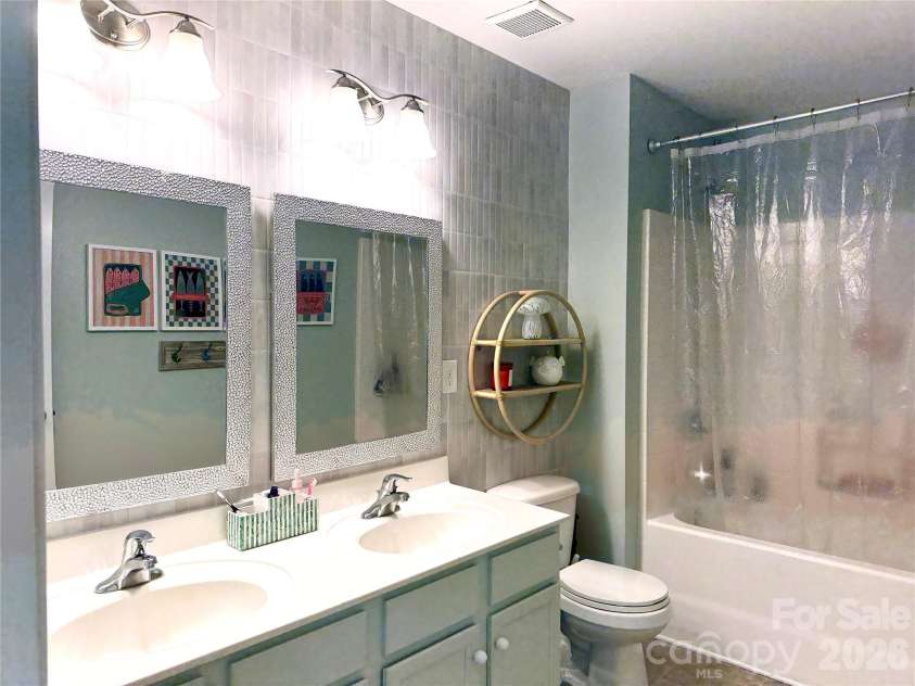 16523 Landen Forest Lane, Davidson, NC 28036.  MLS# CAR4421792, YatesRealty ID 42556. 