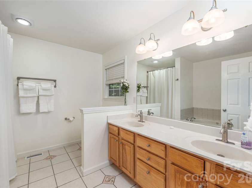 602 Hidden Springs Drive, Asheville, NC 28804.  MLS# CAR4401344, YatesRealty ID 42558. Primary Bath with Double Vanities