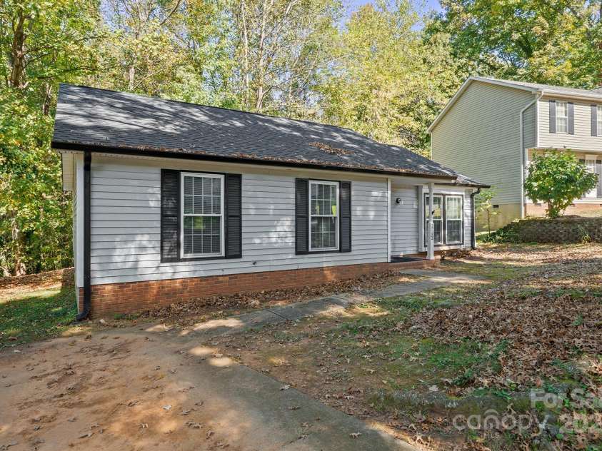 6836 Shiloh Ridge Lane, Charlotte, NC 28212.  MLS# CAR4314137, YatesRealty ID 42558. 