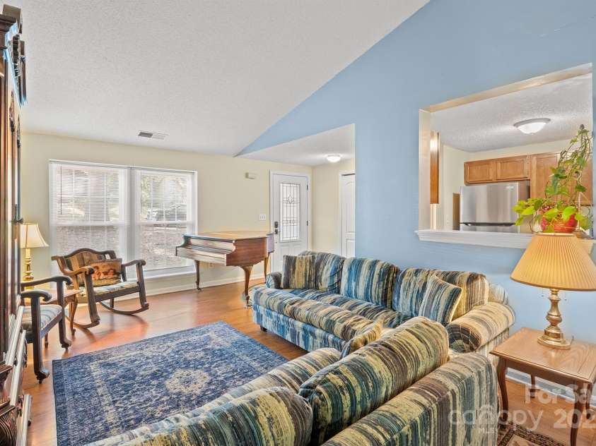 6836 Shiloh Ridge Lane, Charlotte, NC 28212.  MLS# CAR4314137, YatesRealty ID 42558. 