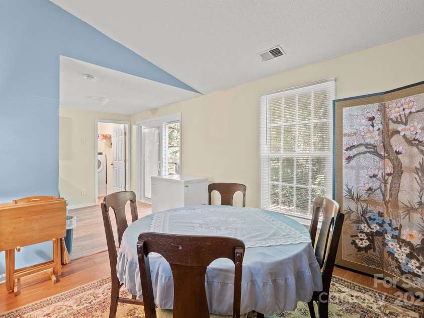 6836 Shiloh Ridge Lane, Charlotte, NC 28212.  MLS# CAR4314137, YatesRealty ID 42558. 