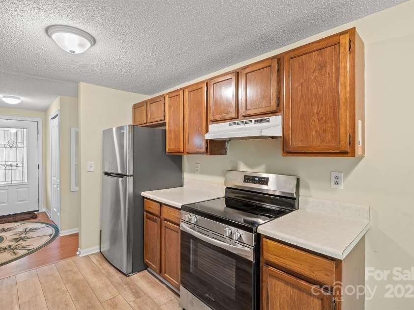 6836 Shiloh Ridge Lane, Charlotte, NC 28212.  MLS# CAR4314137, YatesRealty ID 42558. 