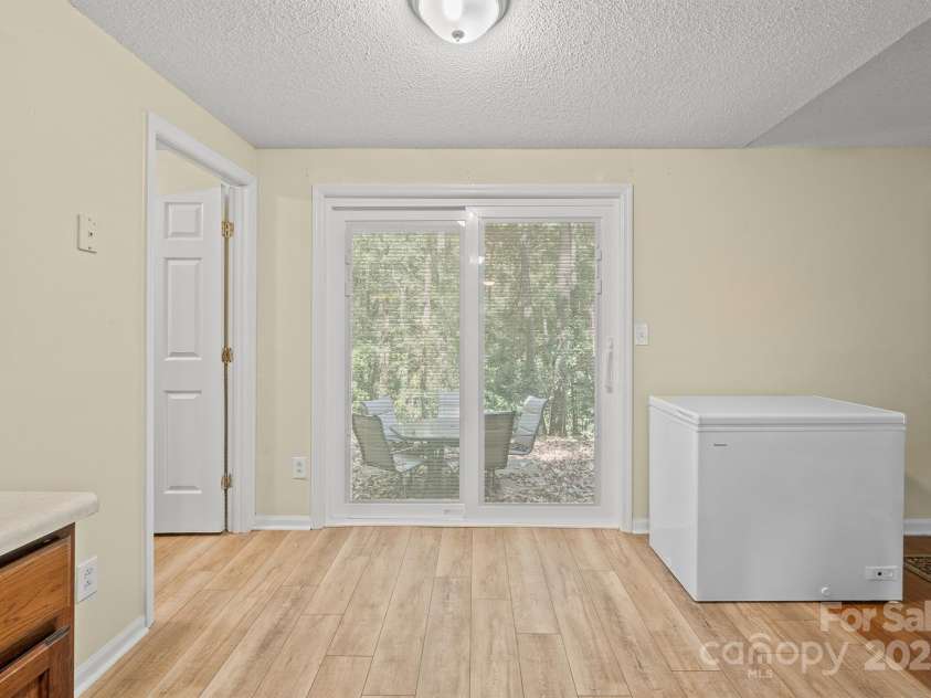 6836 Shiloh Ridge Lane, Charlotte, NC 28212.  MLS# CAR4314137, YatesRealty ID 42558. 