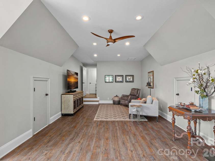 137 Torrence Chapel Road, Mooresville, NC 28117.  MLS# CAR4404777, YatesRealty ID 42559. Flex Space - Media