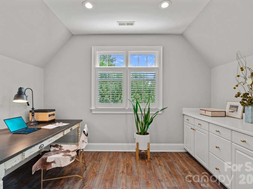 137 Torrence Chapel Road, Mooresville, NC 28117.  MLS# CAR4404777, YatesRealty ID 42559. Flex Space - Office
