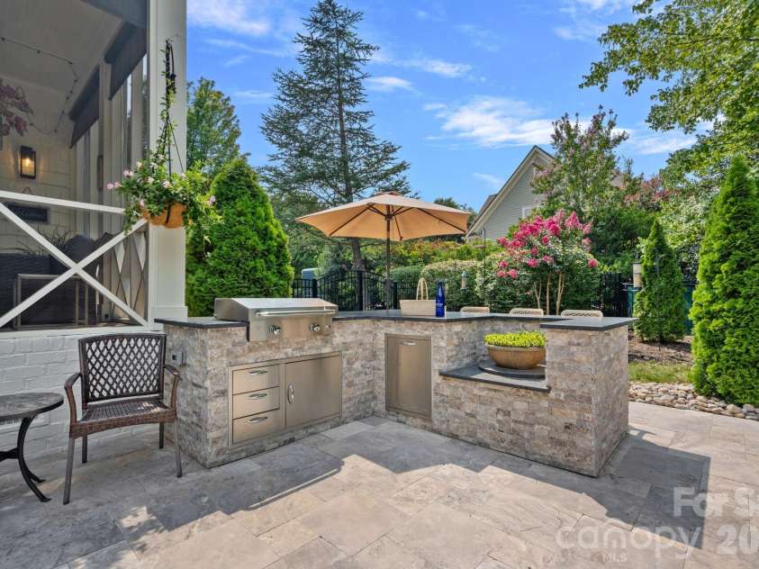 137 Torrence Chapel Road, Mooresville, NC 28117.  MLS# CAR4404777, YatesRealty ID 42559. Gas Griddle