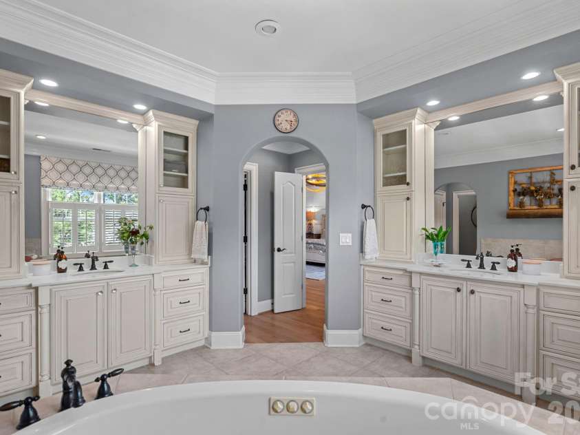 137 Torrence Chapel Road, Mooresville, NC 28117.  MLS# CAR4404777, YatesRealty ID 42559. Primary Bath