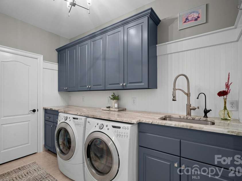137 Torrence Chapel Road, Mooresville, NC 28117.  MLS# CAR4404777, YatesRealty ID 42559. Upper-Level Laundry