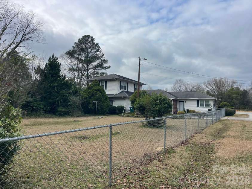 1529 Market Street, Cheraw, SC 29520.  MLS# CAR4358172, YatesRealty ID 4256. 