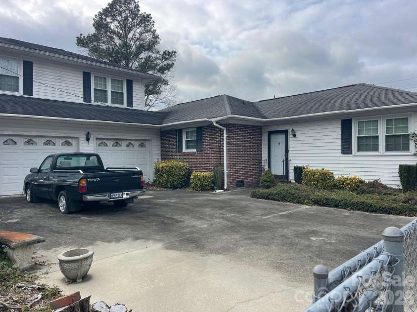 1529 Market Street, Cheraw, SC 29520.  MLS# CAR4358172, YatesRealty ID 4256. 