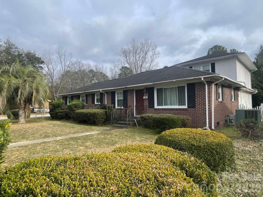 1529 Market Street, Cheraw, SC 29520.  MLS# CAR4358172, YatesRealty ID 4256. 