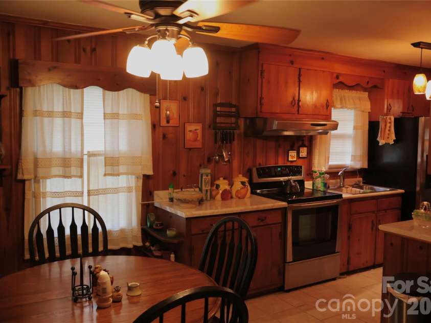 1529 Market Street, Cheraw, SC 29520.  MLS# CAR4358172, YatesRealty ID 4256. 