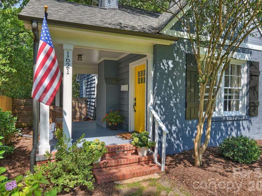1621 Morningside Drive, Charlotte, NC 28205.  MLS# CAR4411145, YatesRealty ID 42561. 
