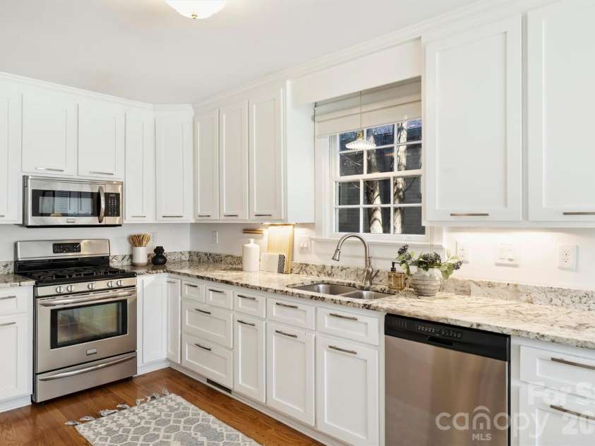 1621 Morningside Drive, Charlotte, NC 28205.  MLS# CAR4411145, YatesRealty ID 42561. 