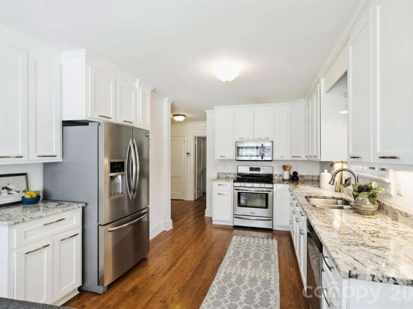 1621 Morningside Drive, Charlotte, NC 28205.  MLS# CAR4411145, YatesRealty ID 42561. 