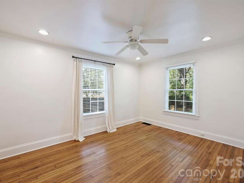 1621 Morningside Drive, Charlotte, NC 28205.  MLS# CAR4411145, YatesRealty ID 42561. 