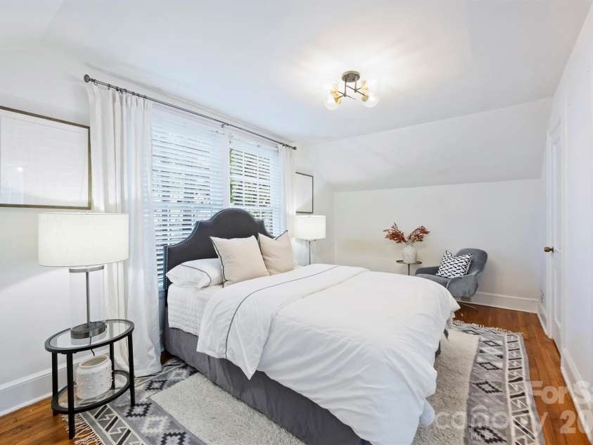 1621 Morningside Drive, Charlotte, NC 28205.  MLS# CAR4411145, YatesRealty ID 42561. 