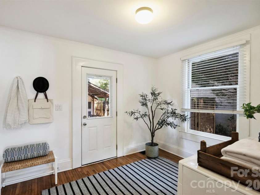 1621 Morningside Drive, Charlotte, NC 28205.  MLS# CAR4411145, YatesRealty ID 42561. 