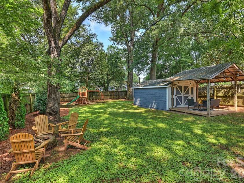 1621 Morningside Drive, Charlotte, NC 28205.  MLS# CAR4411145, YatesRealty ID 42561. 