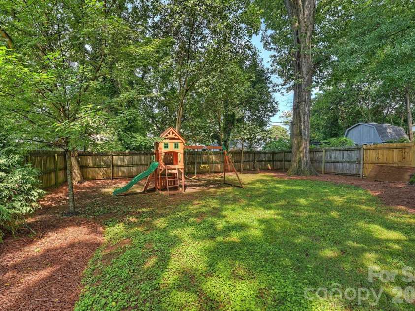 1621 Morningside Drive, Charlotte, NC 28205.  MLS# CAR4411145, YatesRealty ID 42561. 