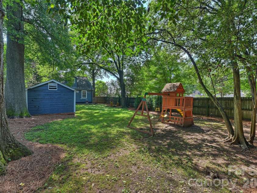 1621 Morningside Drive, Charlotte, NC 28205.  MLS# CAR4411145, YatesRealty ID 42561. 