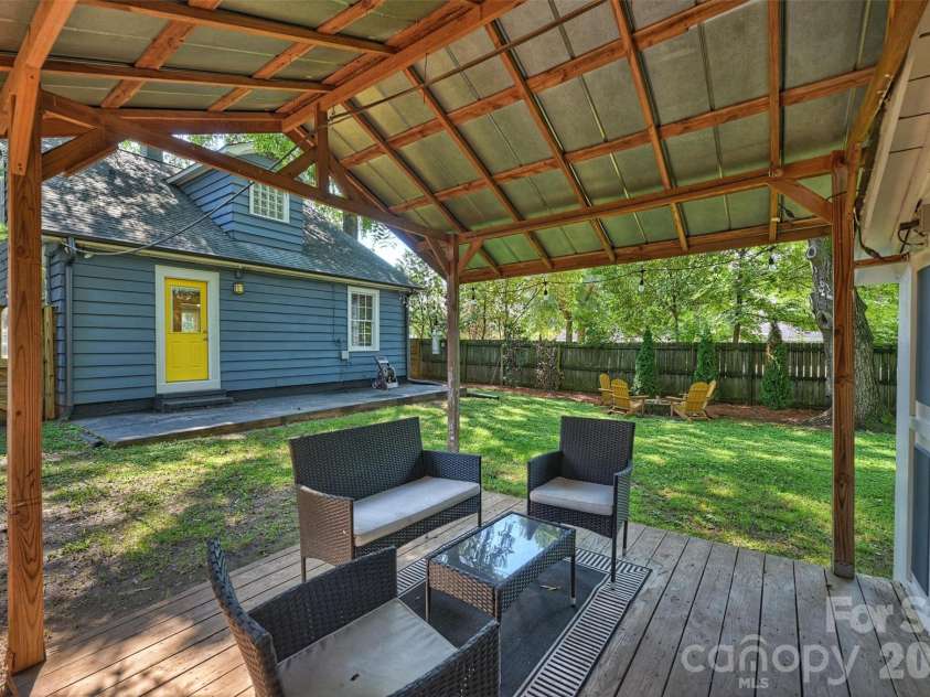 1621 Morningside Drive, Charlotte, NC 28205.  MLS# CAR4411145, YatesRealty ID 42561. 