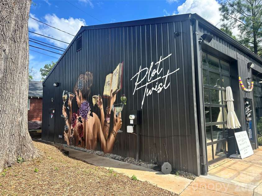 1621 Morningside Drive, Charlotte, NC 28205.  MLS# CAR4411145, YatesRealty ID 42561. 