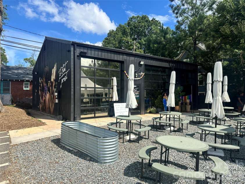 1621 Morningside Drive, Charlotte, NC 28205.  MLS# CAR4411145, YatesRealty ID 42561. 