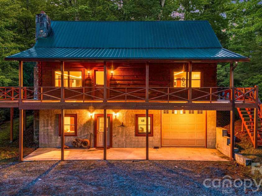 256 Fairway Loop, Burnsville, NC 28714.  MLS# CAR4410607, YatesRealty ID 42562. 