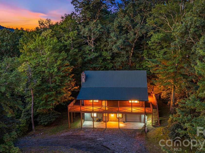 256 Fairway Loop, Burnsville, NC 28714.  MLS# CAR4410607, YatesRealty ID 42562. 