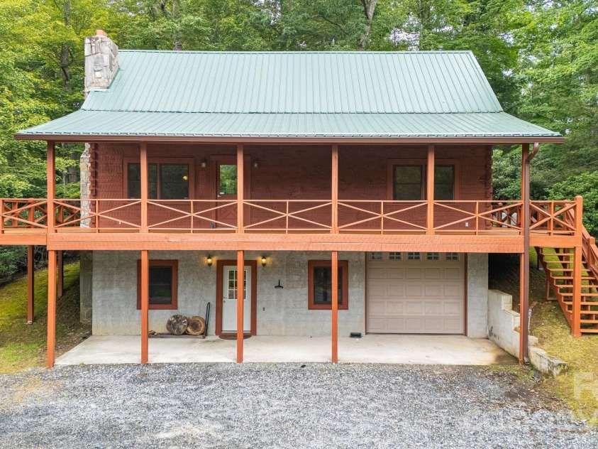 256 Fairway Loop, Burnsville, NC 28714.  MLS# CAR4410607, YatesRealty ID 42562. 