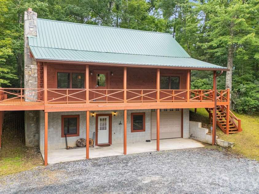 256 Fairway Loop, Burnsville, NC 28714.  MLS# CAR4410607, YatesRealty ID 42562. 