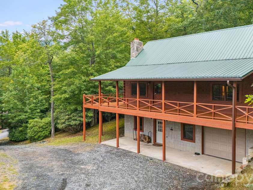 256 Fairway Loop, Burnsville, NC 28714.  MLS# CAR4410607, YatesRealty ID 42562. 