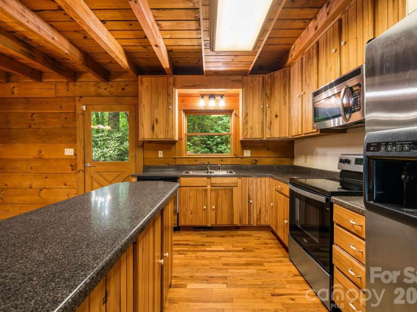 256 Fairway Loop, Burnsville, NC 28714.  MLS# CAR4410607, YatesRealty ID 42562. 