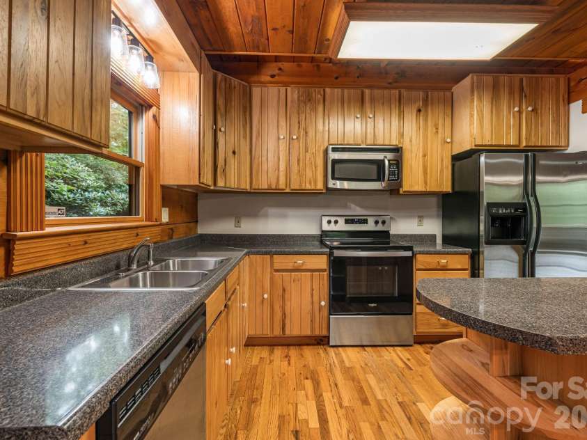 256 Fairway Loop, Burnsville, NC 28714.  MLS# CAR4410607, YatesRealty ID 42562. 