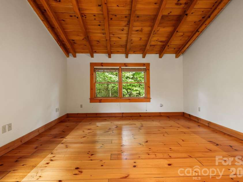 256 Fairway Loop, Burnsville, NC 28714.  MLS# CAR4410607, YatesRealty ID 42562. 