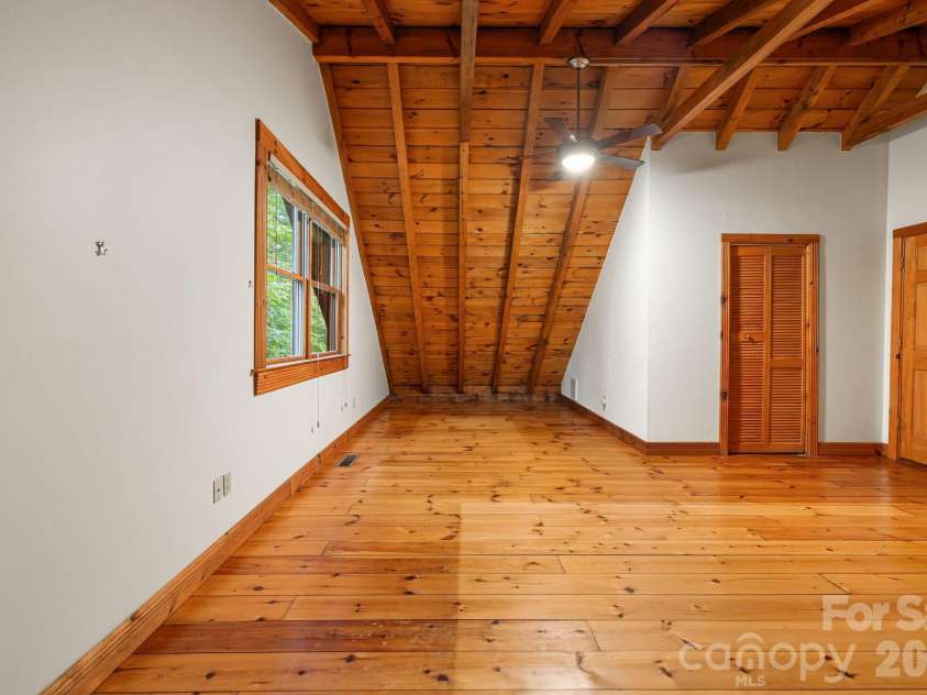 256 Fairway Loop, Burnsville, NC 28714.  MLS# CAR4410607, YatesRealty ID 42562. 