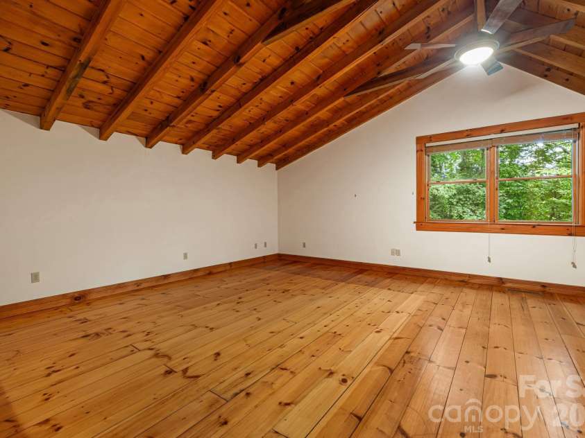 256 Fairway Loop, Burnsville, NC 28714.  MLS# CAR4410607, YatesRealty ID 42562. 