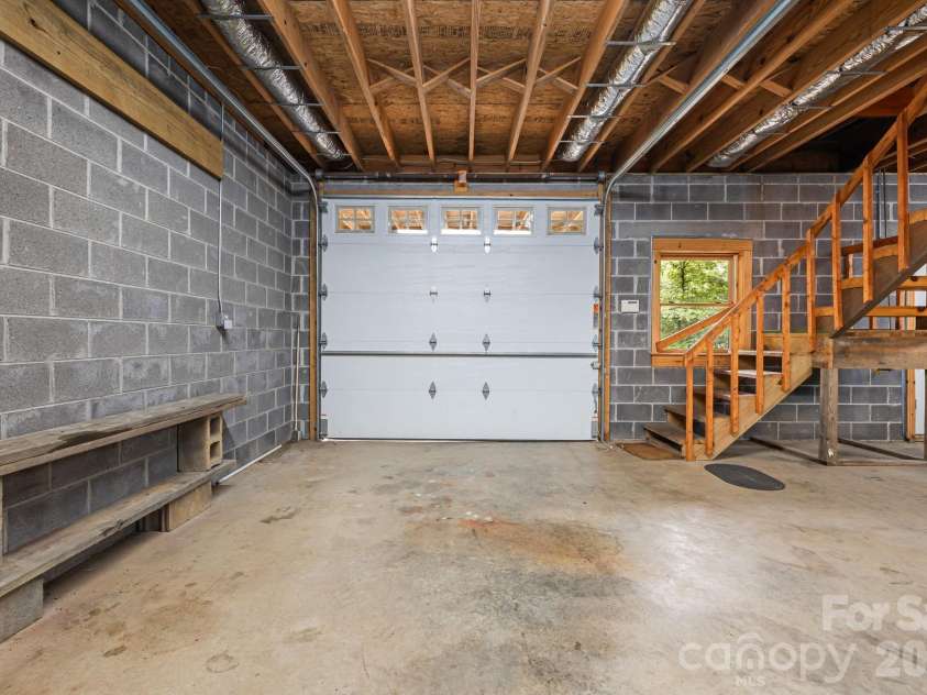 256 Fairway Loop, Burnsville, NC 28714.  MLS# CAR4410607, YatesRealty ID 42562. 
